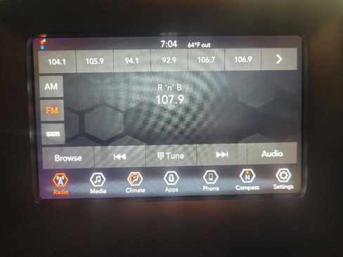 Used 2019 Jeep Cherokee Latitude w/ Popular Appearance Group image 25