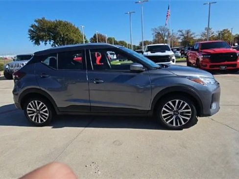 Used 2024 Nissan Kicks SV image 9