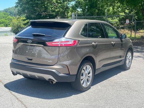 Certified 2019 Ford Edge Titanium w/ Equipment Group 301A FWD image 3