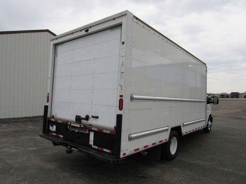 Used 2021 GMC Savana 3500 Extended w/ Power Convenience Package RWD image 3