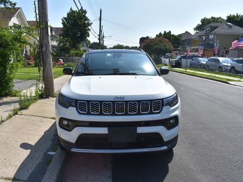 Used 2025 Jeep Compass Limited AWD/4WD image 3