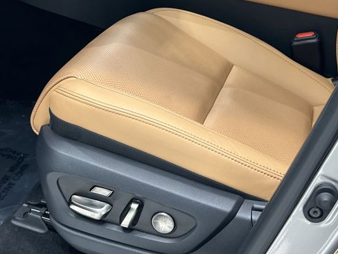 Used 2025 Lexus LX 700h Luxury image 12