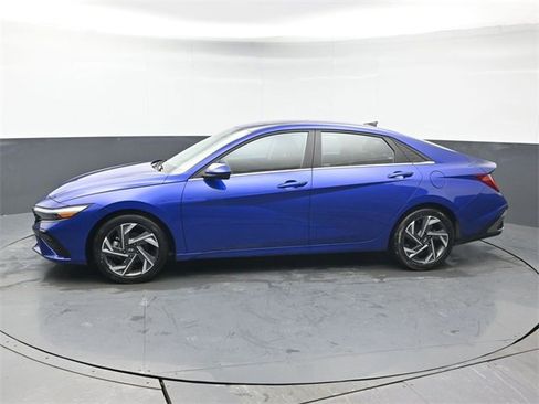 Used 2024 Hyundai Elantra SEL w/ Convenience Package image 2