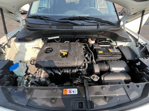 Used 2025 Kia Soul LX w/ LX Technology Package FWD image 32