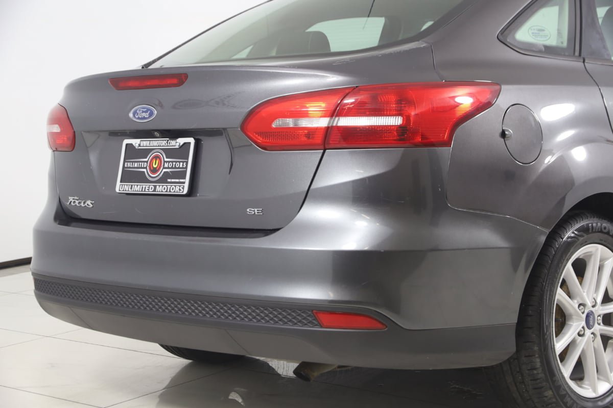 Used 2018 Ford Focus SE FWD image 32