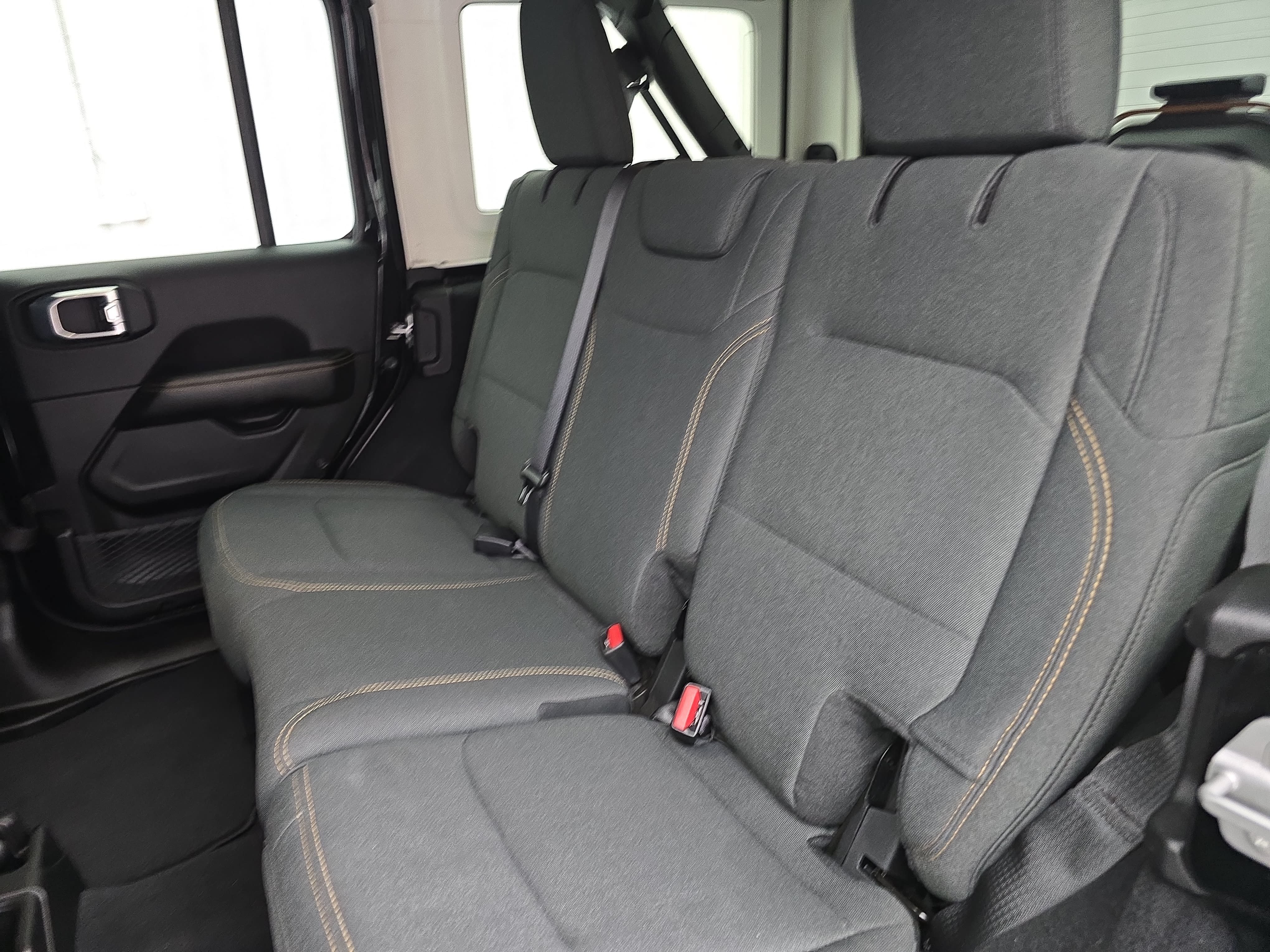 Used 2026 Jeep Wrangler Unlimited Sahara AWD/4WD image 15
