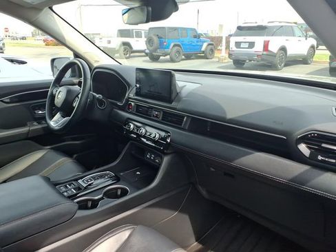Certified 2025 Honda Pilot Touring image 24