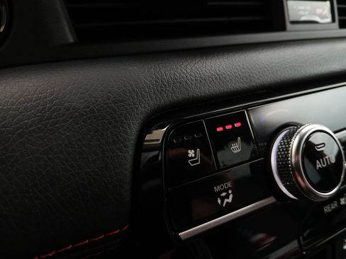 Used 2025 Honda Pilot Black Edition image 20
