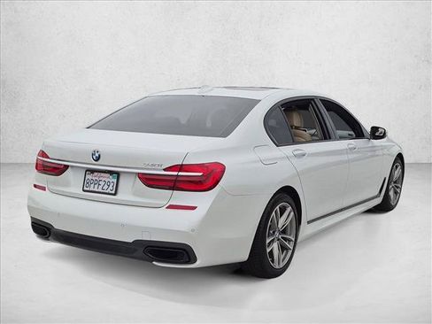 Used 2018 BMW 740i RWD image 5