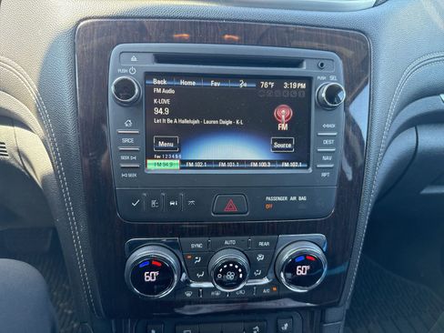 Used 2017 Chevrolet Traverse LT FWD image 34