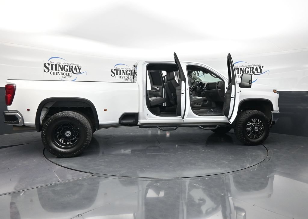 Used 2025 Chevrolet Silverado 3500 LTZ w/ LTZ Plus Package AWD/4WD image 39