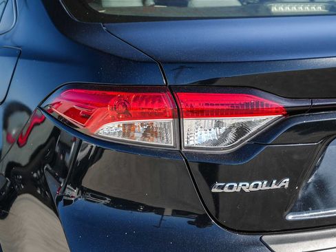 Used 2020 Toyota Corolla LE FWD image 8