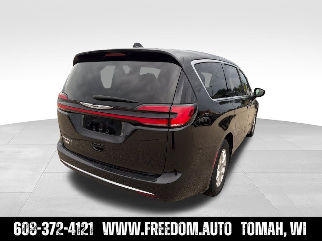 Used 2025 Chrysler Pacifica Select FWD image 7