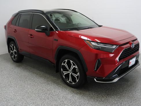Used 2022 Toyota RAV4 XSE AWD/4WD image 4