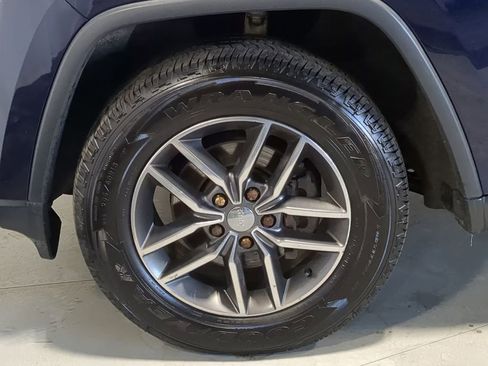 Used 2018 Jeep Grand Cherokee Limited w/ Luxury Group II image 27