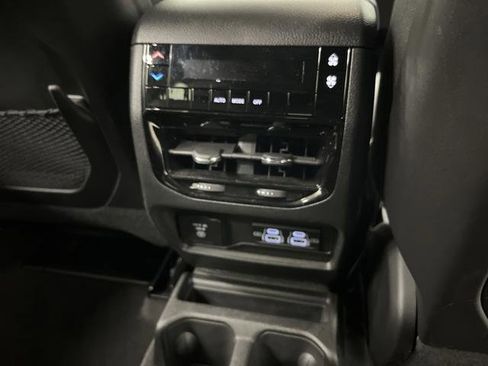 Used 2024 Jeep Grand Cherokee L Altitude image 31