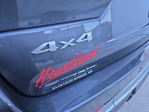 Used 2025 Jeep Grand Cherokee Summit AWD/4WD image 17