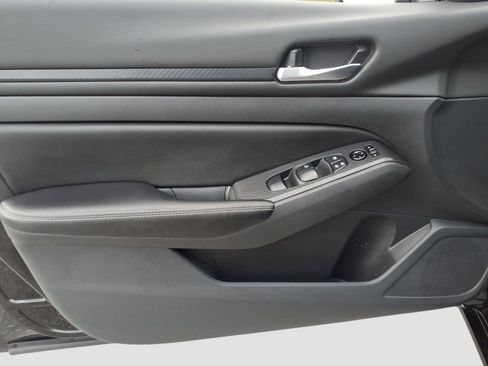 Used 2024 Nissan Altima 2.5 SV FWD image 10