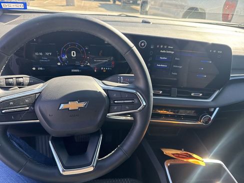 Used 2025 Chevrolet Equinox LT image 13