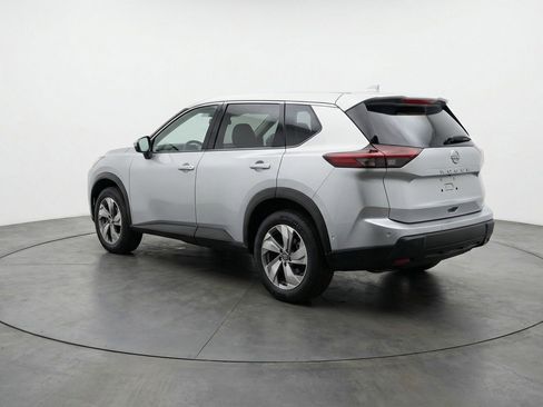 Used 2025 Nissan Rogue SV image 6