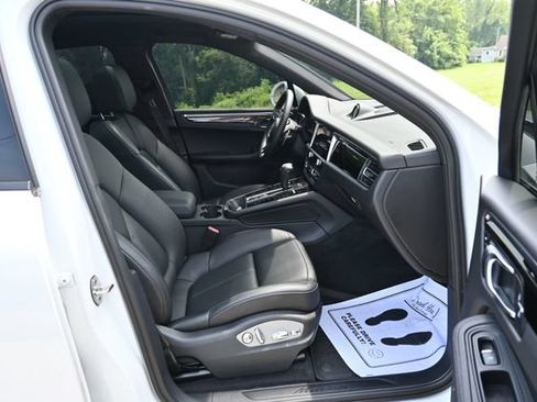 Used 2024 Porsche Macan AWD/4WD image 19