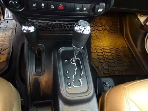 Used 2016 Jeep Wrangler Unlimited Sahara image 9