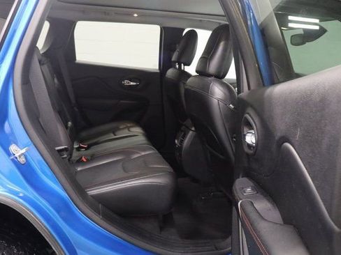 Used 2020 Jeep Cherokee Trailhawk image 17