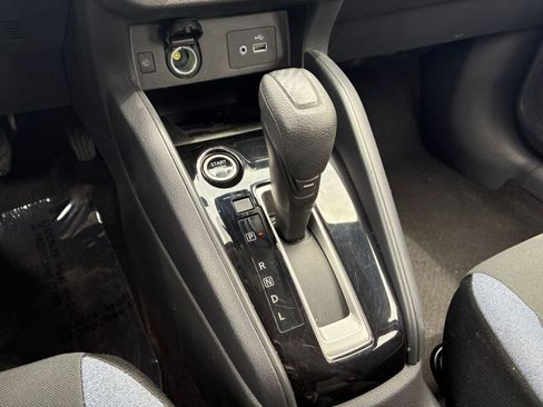 Used 2025 Nissan Versa SV FWD image 36