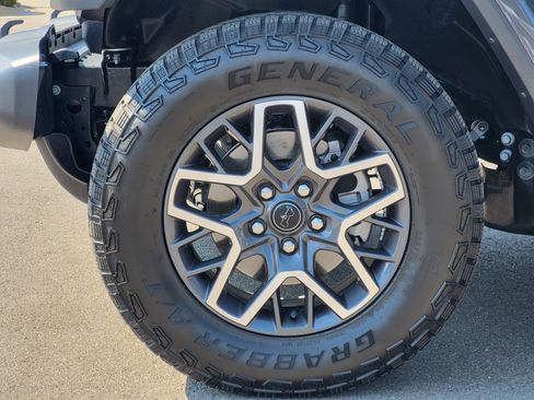 Used 2026 Jeep Wrangler Unlimited Sahara AWD/4WD image 10