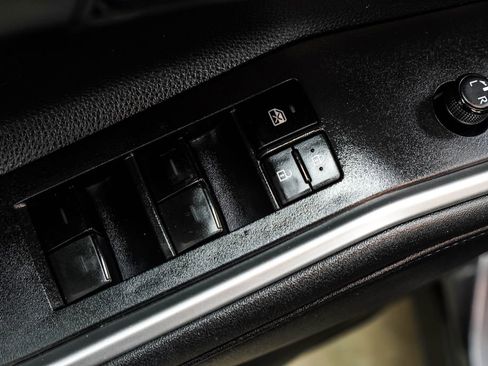 Used 2023 Toyota Highlander L FWD image 45