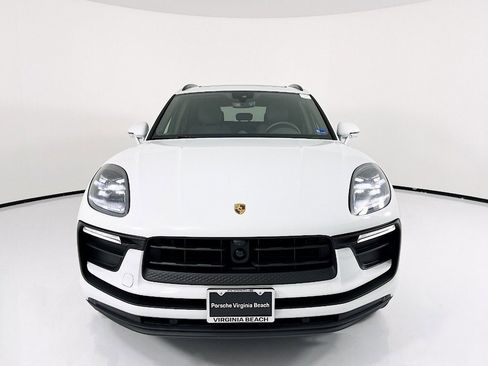 Certified 2025 Porsche Macan image 2