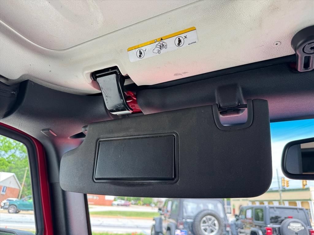 Used 2014 Jeep Wrangler Unlimited Sahara w/ Connectivity Group AWD/4WD image 25