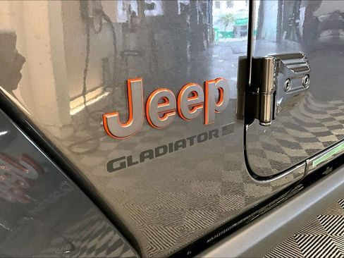 Used 2025 Jeep Gladiator Mojave AWD/4WD image 30
