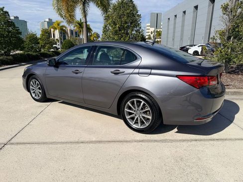 Used 2018 Acura TLX image 2