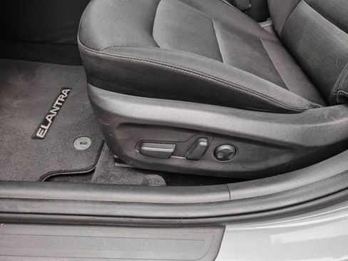 Used 2017 Hyundai Elantra Value Edition FWD image 15