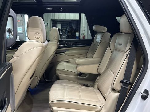 Used 2022 Cadillac Escalade Premium Luxury w/ Performance Package AWD/4WD image 25