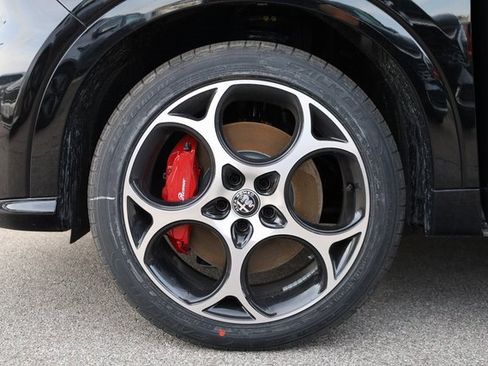 New 2025 Alfa Romeo Tonale Veloce w/ Premium Package image 8