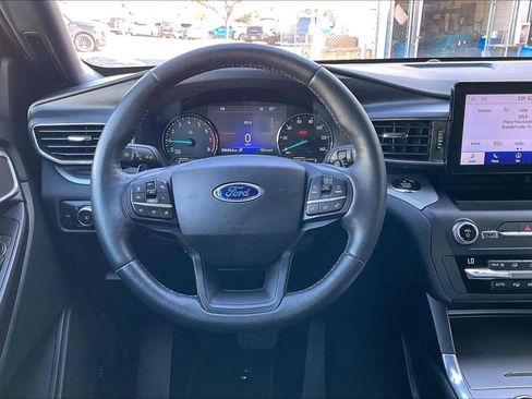 Used 2020 Ford Explorer XLT w/ Equipment Group 202A image 6
