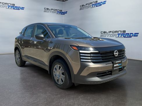 Used 2025 Nissan Kicks S AWD/4WD image 3
