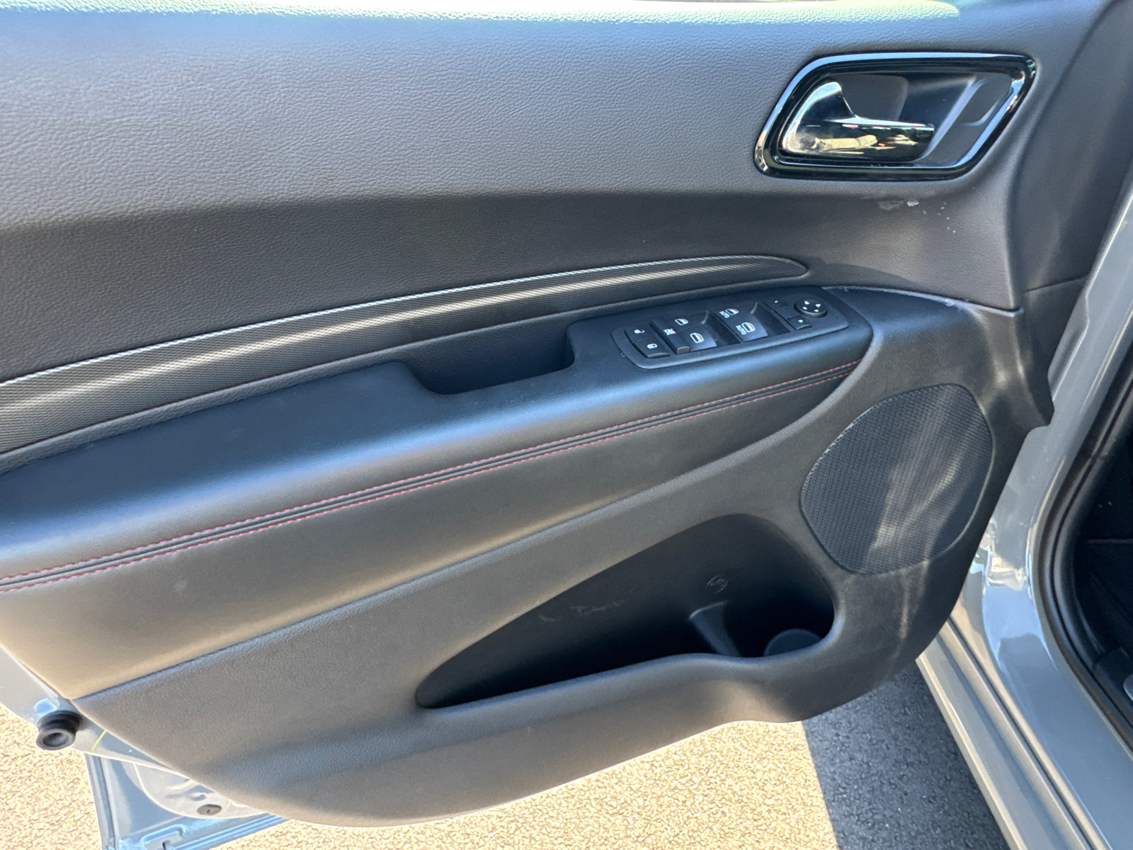 Certified 2025 Dodge Durango R/T w/ Blacktop Package AWD/4WD image 11