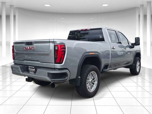 Used 2024 GMC Sierra 3500 Denali w/ Denali Reserve Package AWD/4WD image 3
