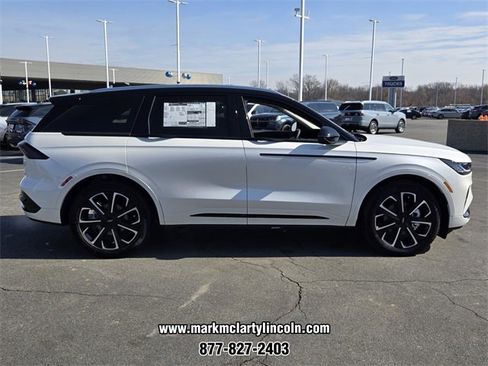 New 2026 Lincoln Nautilus Reserve image 2