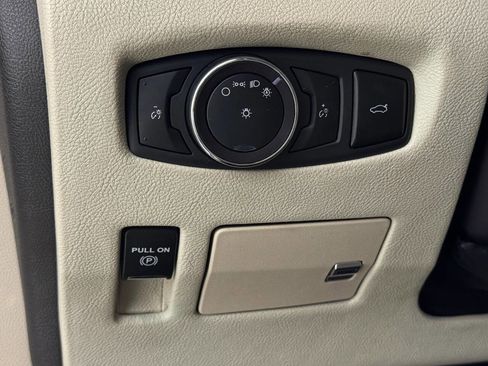 Used 2019 Lincoln Continental Reserve image 37