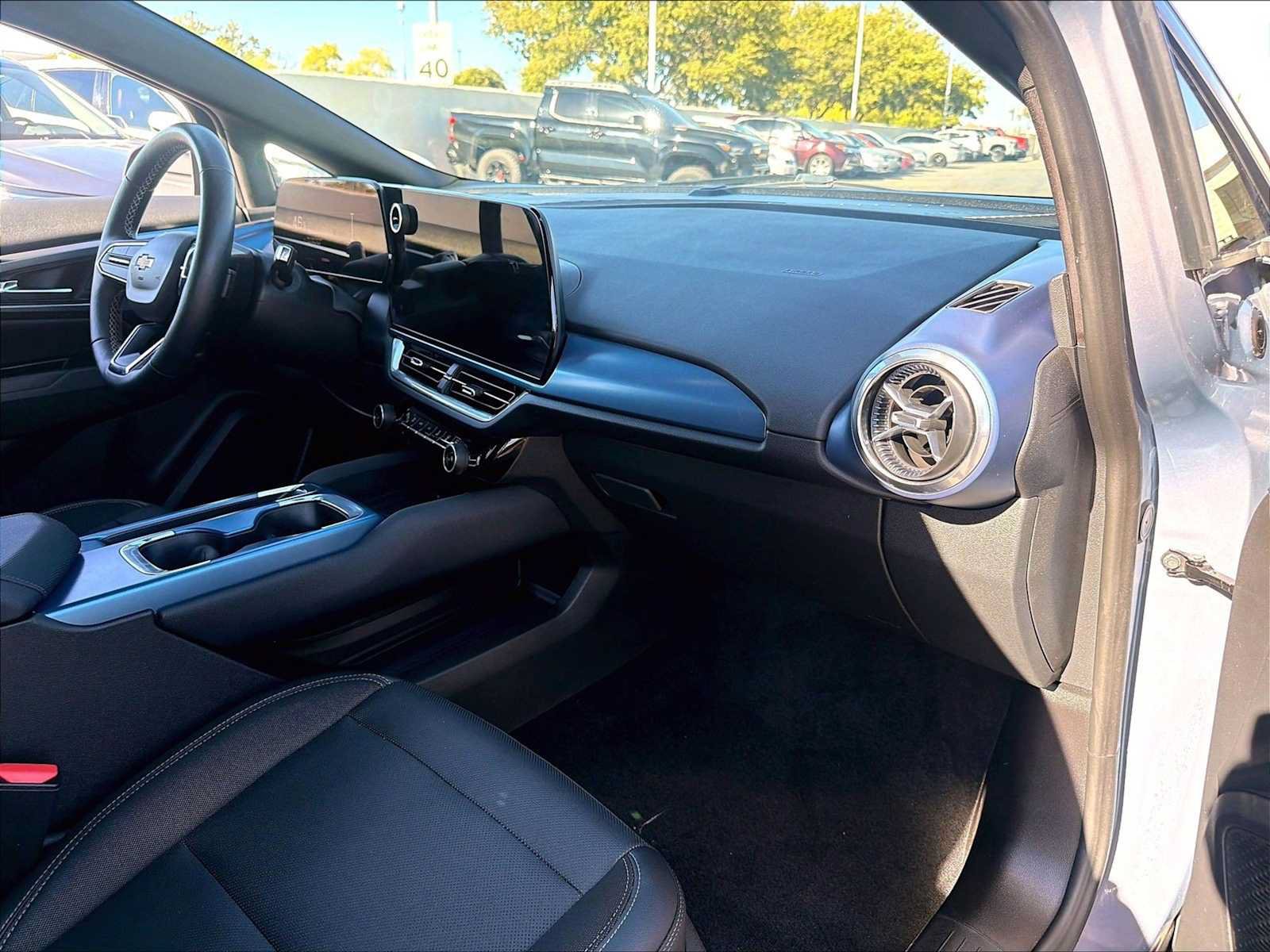 Used 2024 Chevrolet Equinox EV LT AWD/4WD image 17