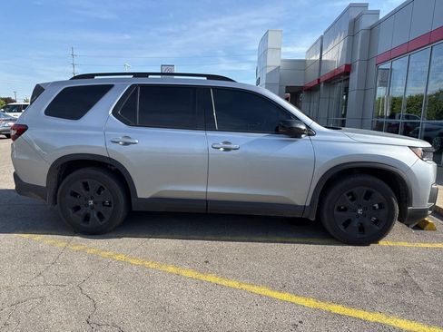 Used 2026 Honda Pilot Black Edition image 2