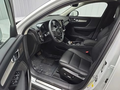 Used 2025 Volvo XC40 B5 Plus w/ Protection Package Premier AWD/4WD image 29