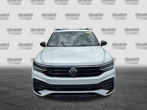 Used 2023 Volkswagen Tiguan SE R-Line FWD image 3