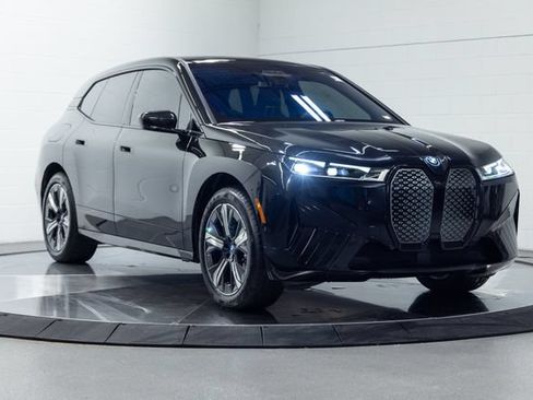 Used 2024 BMW iX xDrive50 w/ Premium Package AWD/4WD image 4