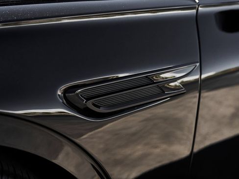 Used 2024 Bentley Flying Spur V8 AWD/4WD image 8