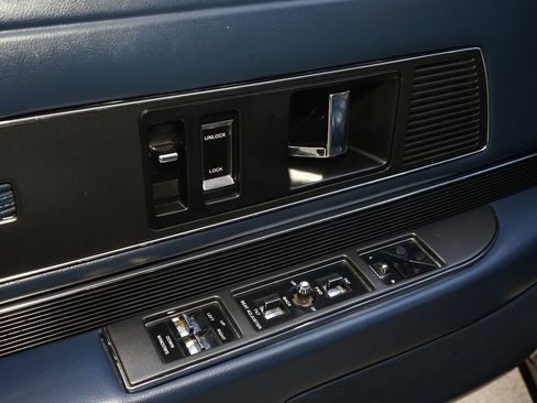 Used 1990 Buick Reatta Convertible image 19